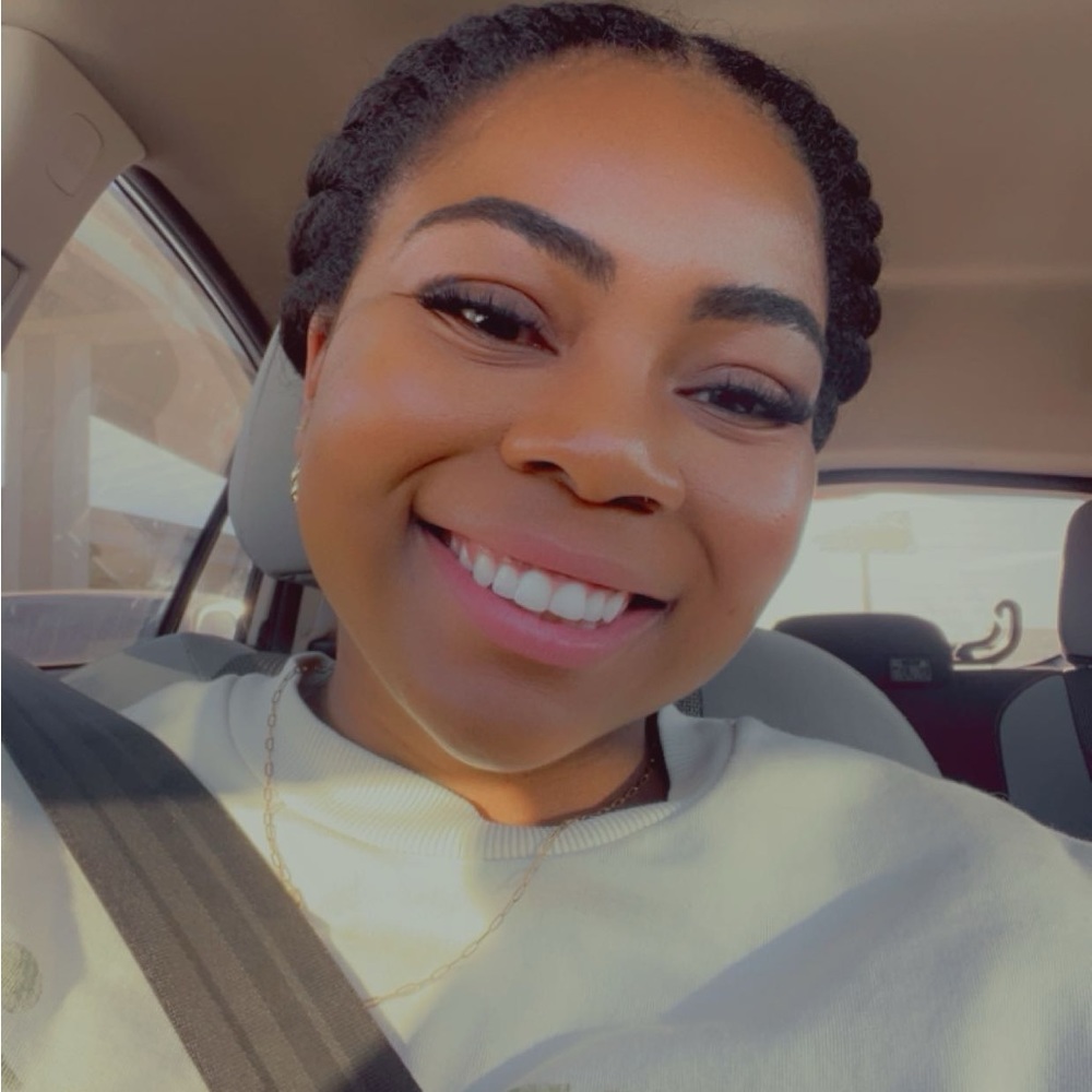 Meet your Posher, Yolanda